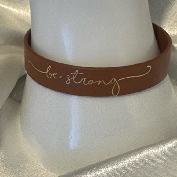 Viola “Be Strong” Faux Leather Bracelet – Brown | Motivational Snap Cuff - Picture 2 of 7